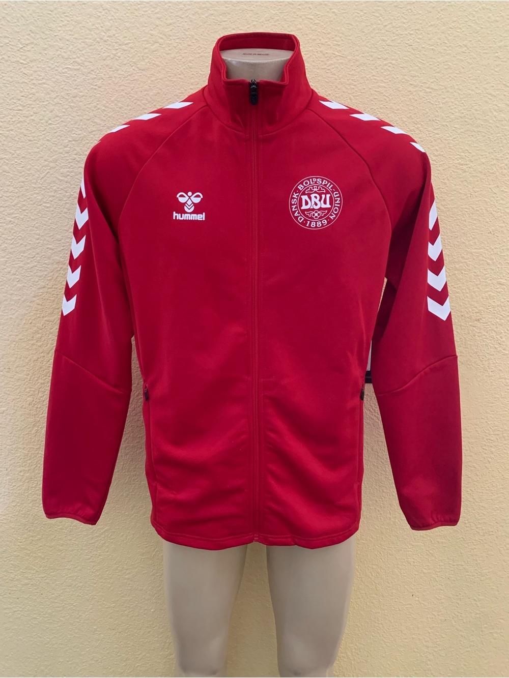 Hummel Men’s Size US Medium Red Denmark National Football Team Track Jacket